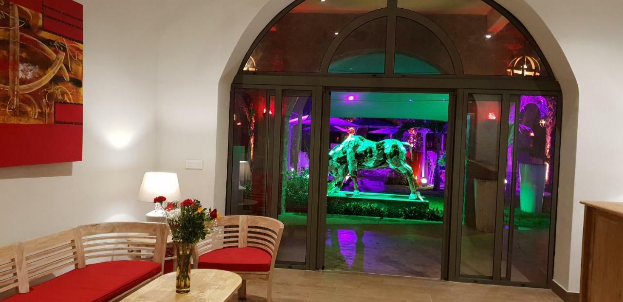 فندق بيريبيرفي  Hacienda Plaza المظهر الخارجي الصورة